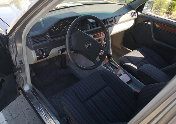 Mercedes-Benz W124 (1984-1993) cena 8999 przebieg: 346170, rok produkcji 1988 z Szczecin małe 529